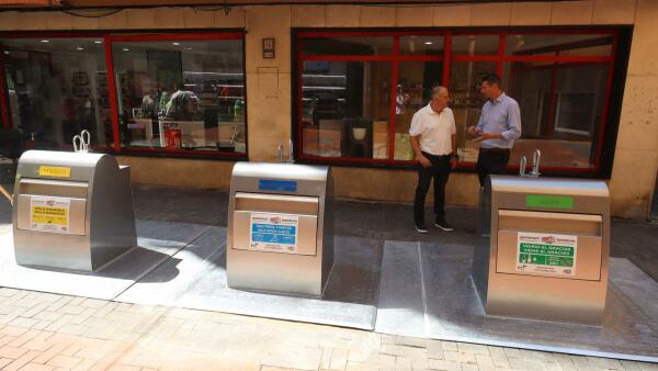 Benidorm renueva los contenedores soterrados de la calle La Parra y aumenta su capacidad de recepción de residuos 