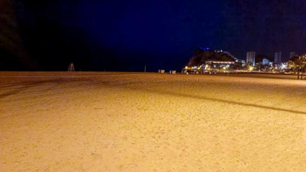 Las playas de Benidorm lucen su mejor imagen desde primera hora tras la celebración de la ‘Nit de Sant Joan’