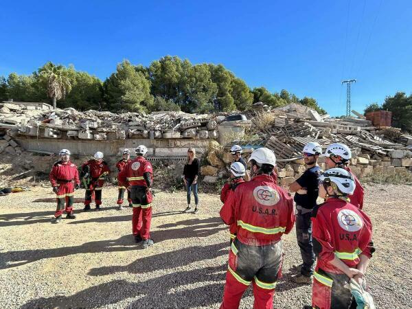 Los Bomberos del “GEA Alicante” entrenan ejercicios de rescate en La Nucía