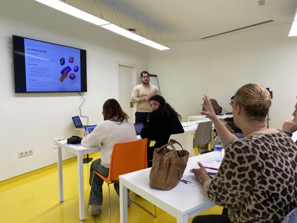 El taller de &ldquo;Estrategias en Tiktok e Instagram&rdquo; form&oacute; 18 personas
