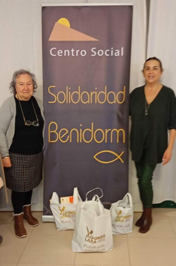 La carnicería Alfonso Lara dona su cesta de navidad a Solidaridad Benidorm. 