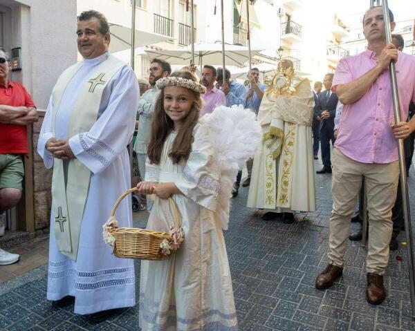 La procesión del Corpus recorre un año más el casco antiguo de Benidorm 