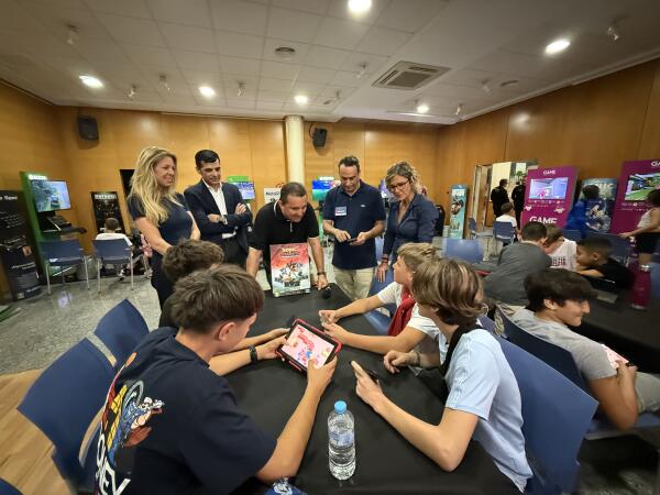 Cientos de jóvenes disfrutaron de la XII Party Tecnológica en el Centre Juvenil