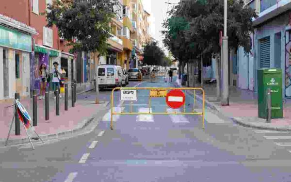 Se inicia el horario especial de verano en la calle Federico Garc&iacute;a Lorca 