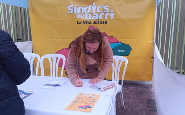 La S&iacute;ndic de Barri Ana Alc&aacute;zar se re&uacute;ne con los vecinos de Costera Pastor-Barberes  