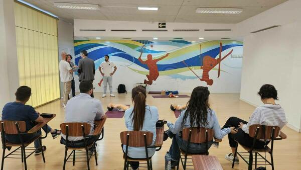 Agentes de la Policía Local y empleados del Ayuntamiento de Villajoyosa participan en cursos de primeros auxilios