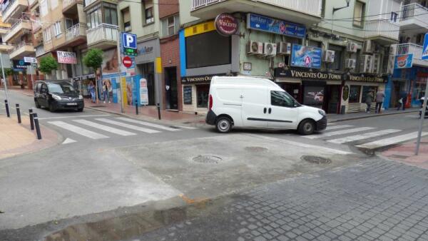 Reabierto al tráfico el cruce de las calles Los Almendros y Mercado 