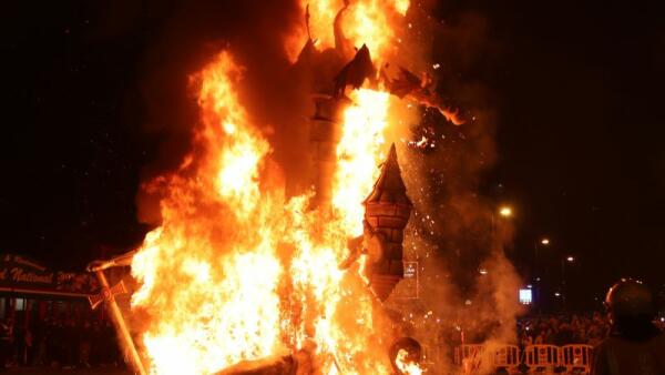 La ‘cremà’ pone el punto final a unas Fallas de Benidorm que se despiden hasta el año que viene 