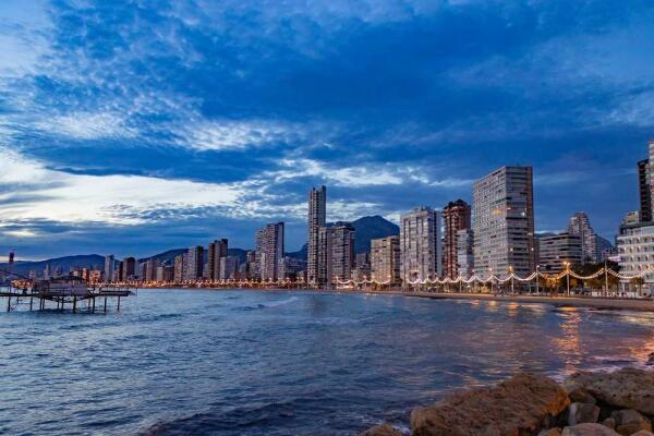 Benidorm alcanza los 3,2 millones de euros concedidos en ‘Ayudas Paréntesis’ 