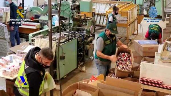 Desmanteladas tres fábricas ilegales de tabaco con capacidad para producir más de 18.000 cigarrillos por minuto 