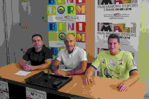 Benidorm &middot; La penya &lsquo;Paparinell&rsquo; presenta su VI Open de p&aacute;del 