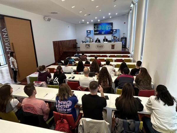 50 alumn@s en la jornada de “Salud y Valores Olímpicos” de la UA