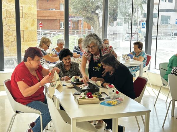 Tercera Edad programa teatro, taller de memoria y petanca intergeneracional