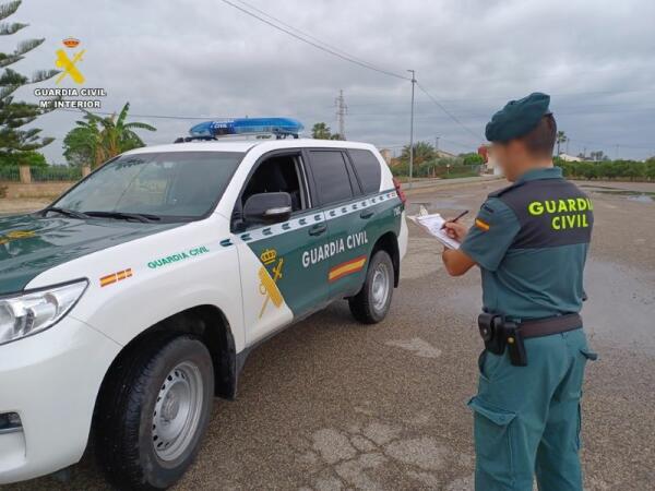 La Guardia Civil interviene carne porcina clandestina en el maletero de un vehículo 