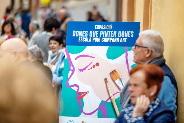 Finestrat poner en valor el papel de la mujer en el 8M con la inauguración dels farolets bajo el lema “Dones que fem Poble” y la exposición de Cuadros “Dones que Pinten dones” 