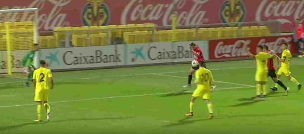 La Nuc&iacute;a firma tablas ante el Villareal C pero sigue l&iacute;der