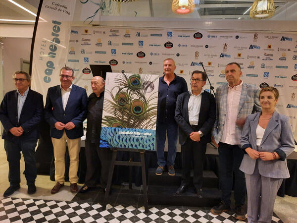 La cola del pavo real y la tradición festera alteana inspiran  el cartel y el pregón del Castell de l’Olla