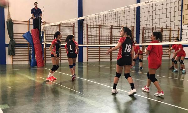 El infantil del voleibol La Nucía gana en Sant Joan y el cadete pierde