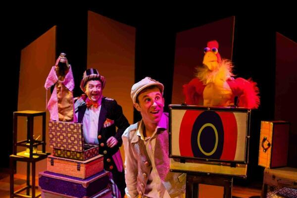 La Nuc&iacute;a &middot; El teatro &ldquo;El Fabuloso Viaje de Christian Andersen&rdquo; cerr&oacute;  la VI Feria de Intercambio de libros