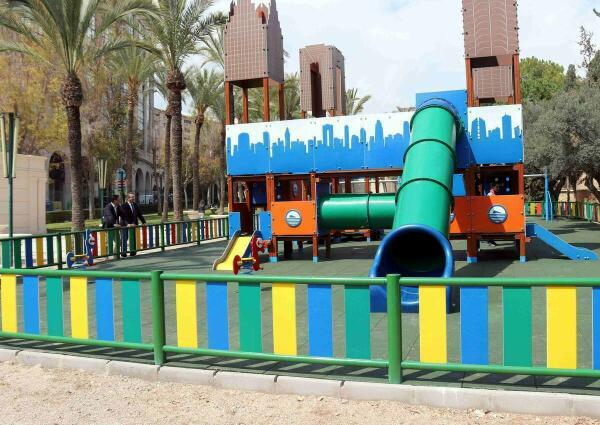 Benidorm abre la zona de juegos infantiles de l’Aigüera, que incorpora una tirolina y elementos biosaludables