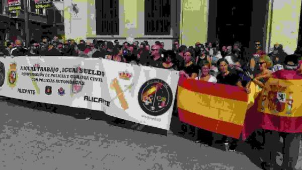  Miembros del Comite Ejecutivo de VOX ALICANTE apoyan plataforma JUSAPOL