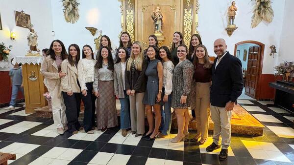 Las &lsquo;fadrines&rsquo; del Roser se preparan para celebrar sus fiestas tradicionales en la Ermita