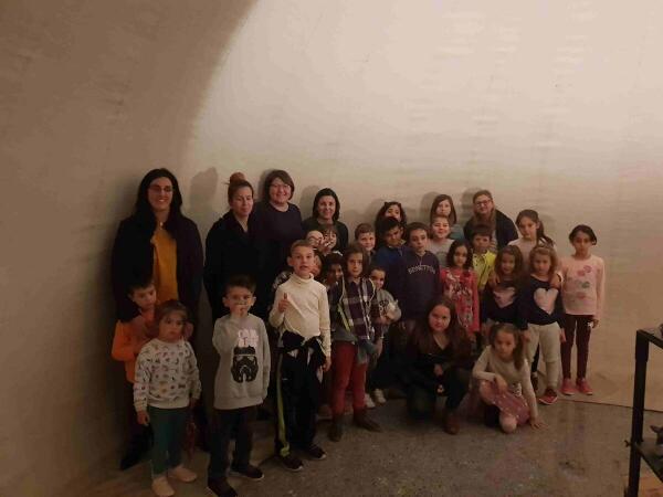 100 personas “conocen el cielo” en el Centre Juvenil de La Nucía 