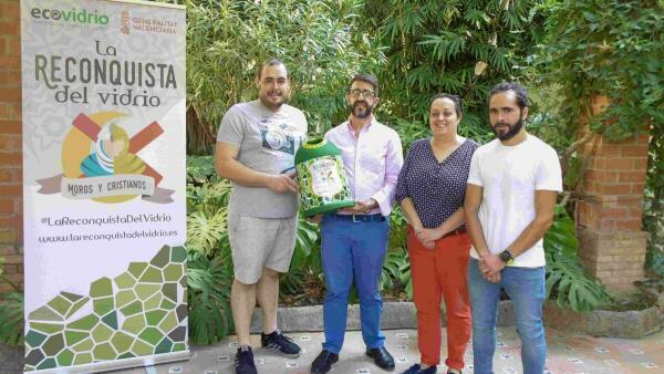 Las compañías de Moros y Cristianos de  la Vila Joiosa reciclan cerca de 31.200 envases de vidrio durante las fiestas 