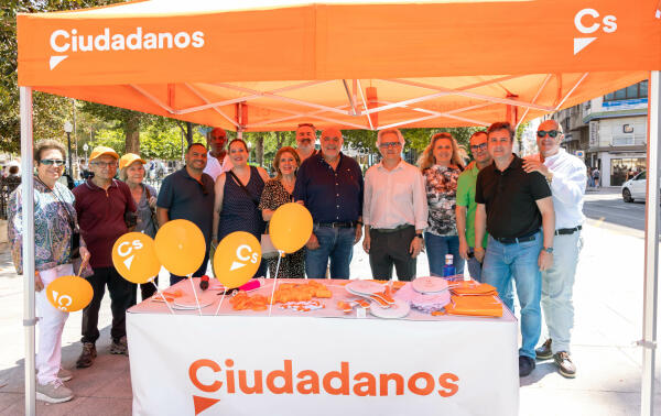 Ciudadanos refuerza en Benidorm su proceso de escucha activa con un nuevo encuentro informativo a pie de calle