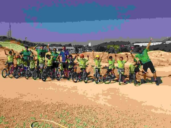 15 &lsquo;riders&rsquo; comienzan hoy el IV Energy Camp BMX de La Nuc&iacute;a