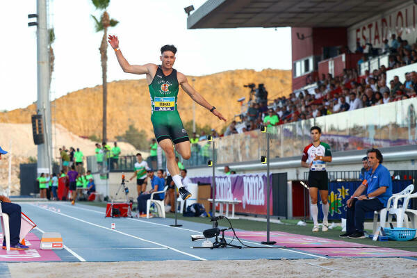 Jaime Guerra vuela en longitud y Ureña roza los Juegos de París en el Nacional de Atletiso de La Nucía 