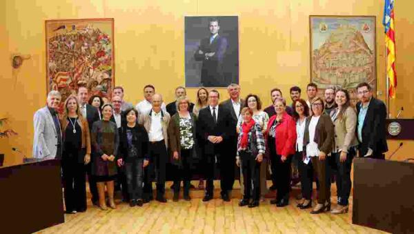  Benidorm celebra un pleno institucional que impulsa y conmemora la efemérides de su fundación