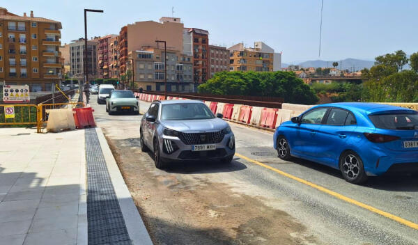 Abierto en ambos sentidos de tr&aacute;fico el puente sobre el r&iacute;o Amadorio de Villajoyosa  