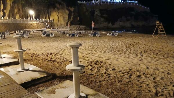 Las playas de Benidorm, en perfecto estado desde primera hora tras una multitudinaria ‘Nit de Sant Joan’