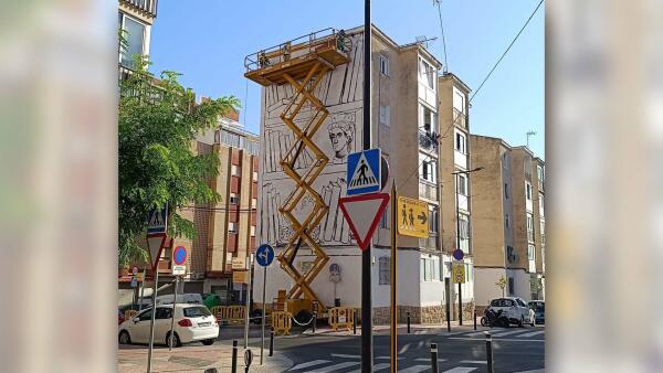 Benidorm interviene la fachada de un edificio en Foietes con dos murales para difundir la historia, cultura y tradiciones locales