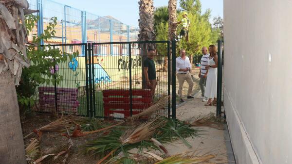 Benidorm mejora la jardinería de 18 centros educativos antes del inicio del curso escolar 