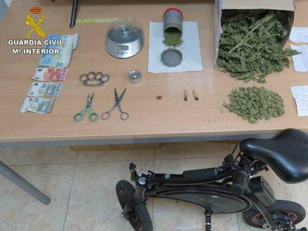 La Guardia Civil desarticula dos puntos de venta de droga al menudeo en El Campello. 