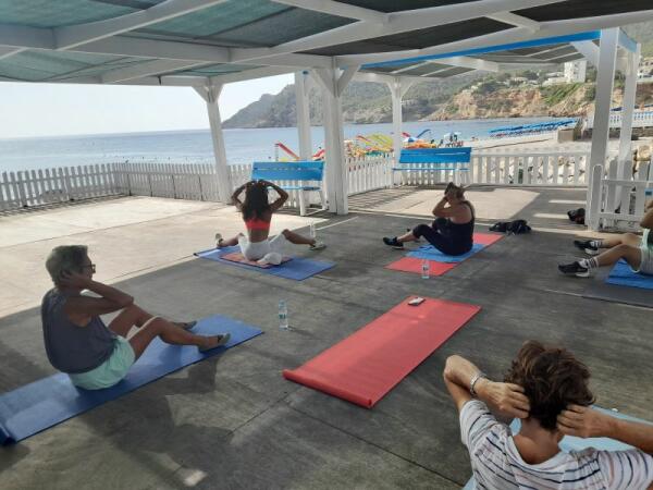 Cruz Roja organiza talleres saludables gratuitos en la playa de l’Albir 