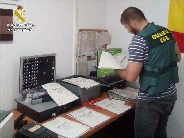 La Guardia Civil detiene a un matrimonio que estaf&oacute; a cinco cazadores vendiendo plazas falsas para una monter&iacute;a  