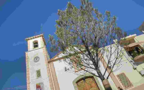 L’Alfàs ya tiene nuevo ‘pi’ en la plaza Mayor