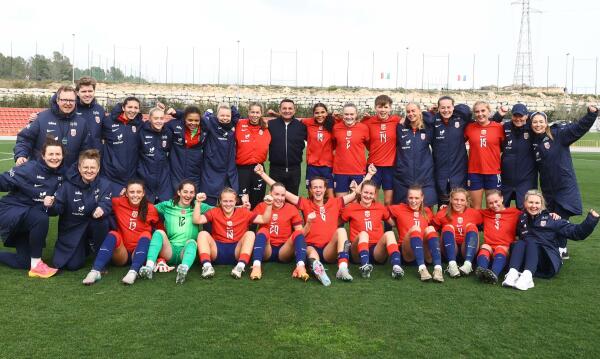 Noruega gana 2-0 a Dinamarca en el Estadi Ol&iacute;mpic de La Nuc&iacute;a