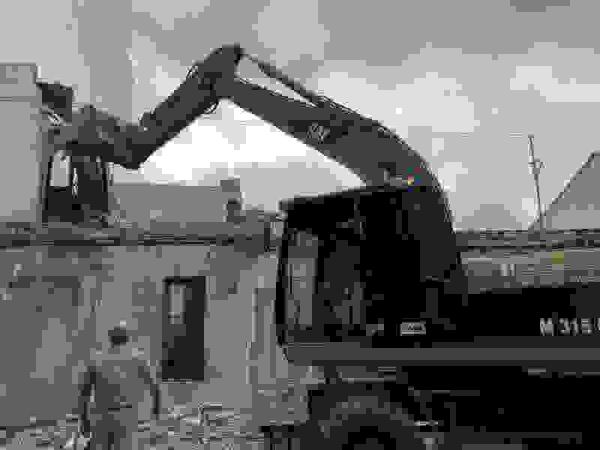 Altea &middot; Avanzan los trabajos de demolici&oacute;n del conjunto de casas en ruina sitas entre el Paseo Sant Pere y la carretera Nacional 