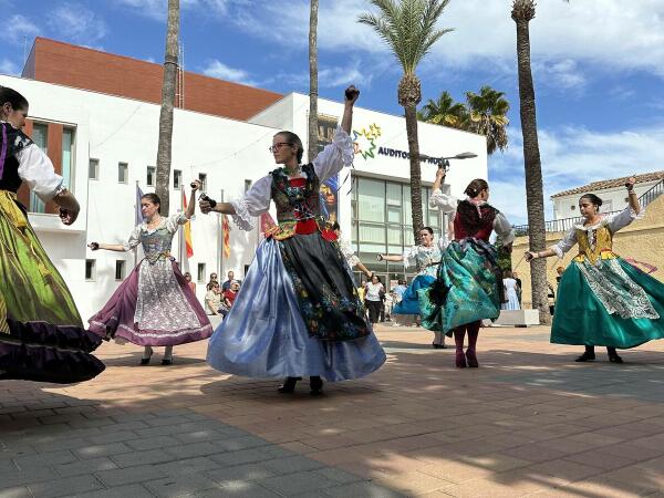 El “Concert 9 d’octubre” de la Unió Musical fusionó “danses”, poesía y música 