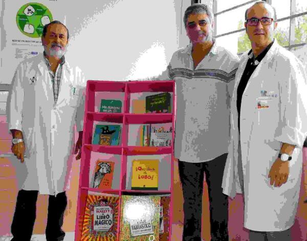 Callosa &middot; Cultura entrega al Centro de Salud un lote de libros infantiles para crear un rinc&oacute;n de lectura en la consulta de Pediatr&iacute;a