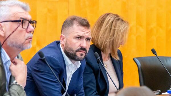 Javier Jord&aacute;: &ldquo;El PSOE sale con la pista de atletismo porque hoy hemos recepcionado la parcela ya adecuada para iniciar el proyecto&rdquo;