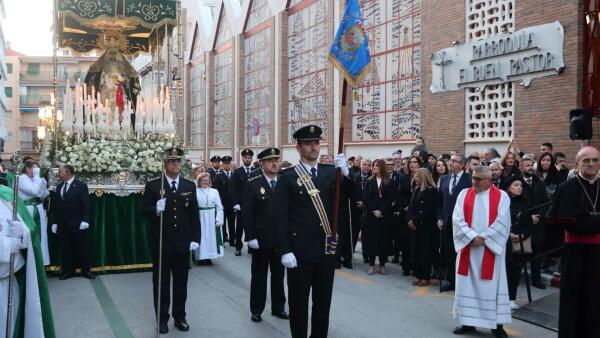 Centenares de vecinos y turistas salen a la calle en la procesi&oacute;n de Nuestra Se&ntilde;ora de la Esperanza y Nuestro Padre Jes&uacute;s de la Salud y la Humildad 