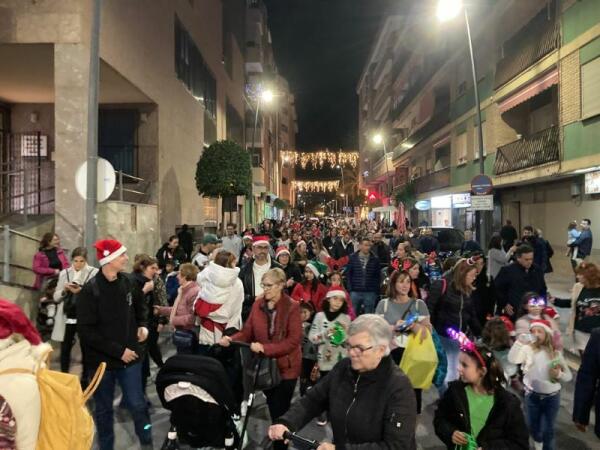 Más de un centenar de niños y niñas cantan villancicos por las calles de la Vila Joiosa