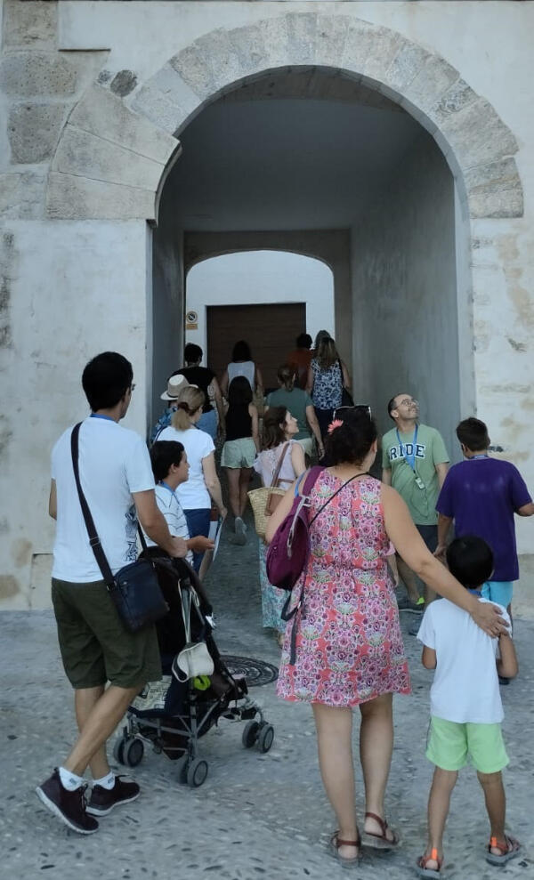 Turisme instal·la un Punt Info al Poble Antic  durant l'estiu