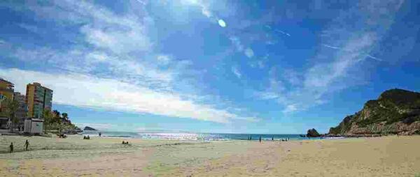 La Cala de Finestrat, distinguida un a&ntilde;o m&aacute;s con la &ldquo;Bandera Azul&rdquo; por la calidad de las aguas y la excelencia de sus servicios  