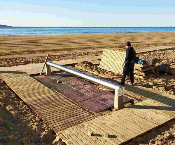 Benidorm · Playas adecúa las zonas de lavapiés de Levante y Poniente y sus accesos 